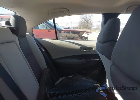 2022 Toyota Corolla Le z USA, uszkodzony, nr VIN 5YFEPMAE8NP322370